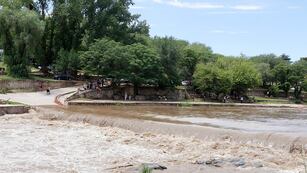 Crecida luego de la fuerte tormenta en el río San Antonio de Villa Carlos Paz, Córdoba. (La Voz)