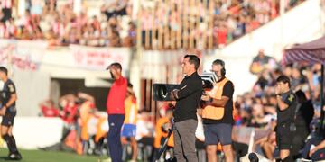 Guillermo Farré y su Belgrano, que jugó el mejor partido del torneo en Santa Fe (Prensa Belgrano).