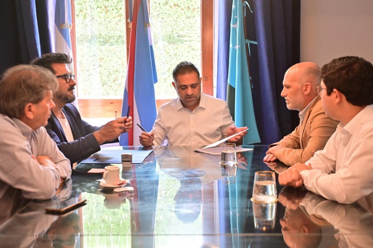 Davico firmo convenio con la Editorial Entre Ríos