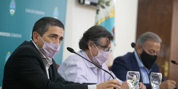 El intendente Walther Marcoloni junto a los ministros de Gobierno, Víctor Ibáñez, y de Seguridad, Raúl Levrino.