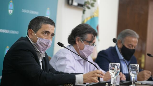 El intendente Walther Marcoloni junto a los ministros de Gobierno, Víctor Ibáñez, y de Seguridad, Raúl Levrino.