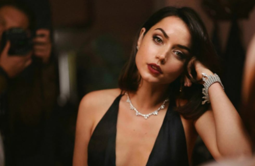 Ana de Armas cautivó a sus fans luciendo una malla enteriza desde un yate