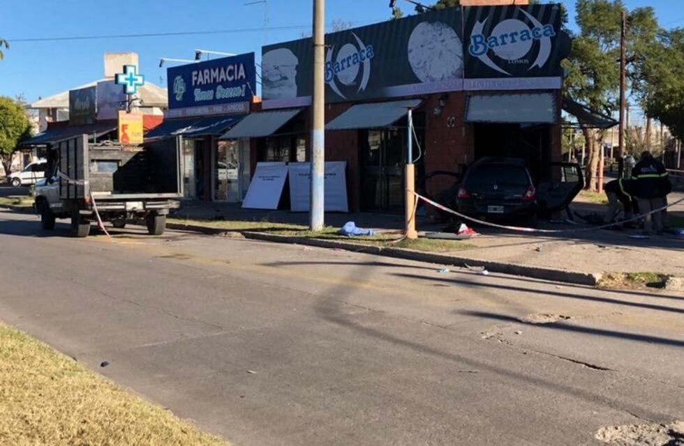 Falleció al chocar e incrustar su auto en un negocio de barrio Residencial América