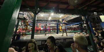 Bar de Tailandia con un ring