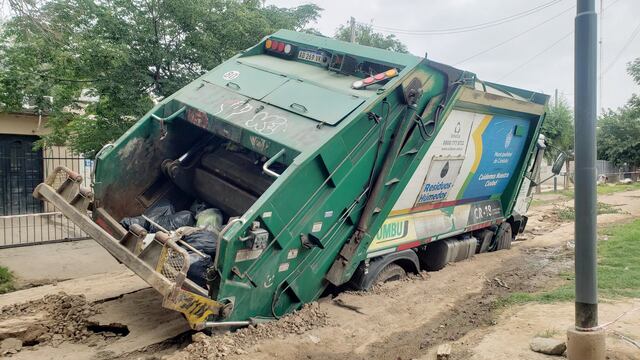 El camión recolector está hundido hace más de 24 horas.