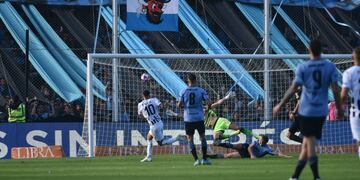 Golazo de Nahuel Bustos en el Belgrano-Talleres (Javier Ferreira / La Voz)