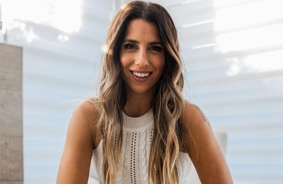 La vez que Cinthia Fernández posó y bailó de espaldas con una microbikini mega sensual