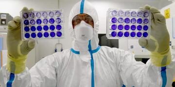 La vacuna de AstraZeneca y la Universidad de Oxford. (France24)