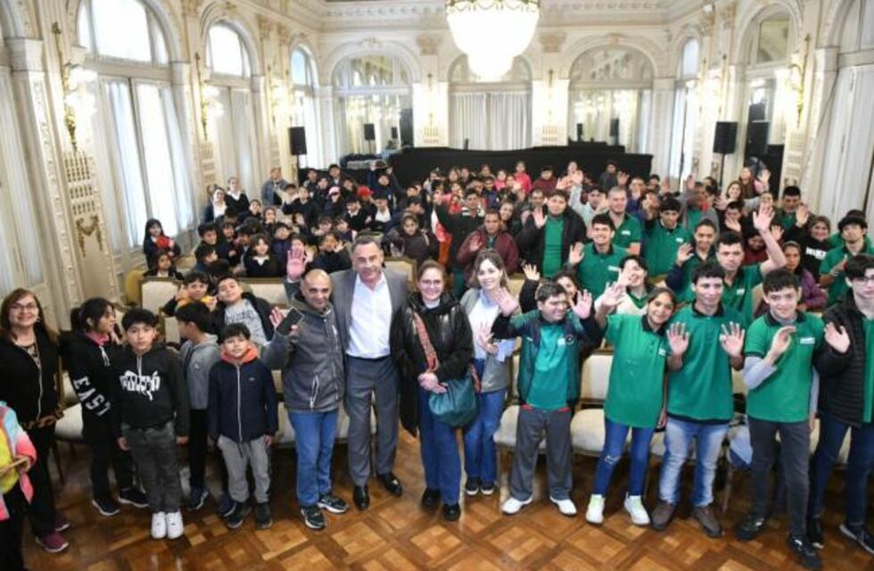 Alumnos de escuelas del interior provincial visitaron la Casa de Gobierno