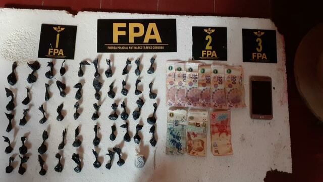 En la vivienda del sujeto también secuestraron 194 dosis de marihuana, 116 semillas de cannabis sativa y dinero. (Foto: FPA)