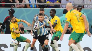 Argentina le ganó a Australia 2 a 1 y pasó a cuartos de final del Mundial Qatar 2022.
Foto: EFE