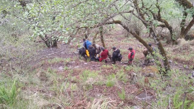 Rescataron a un joven que se hallaba herido y deshidratado tras desbarrancar en un cerro de Jujuy.