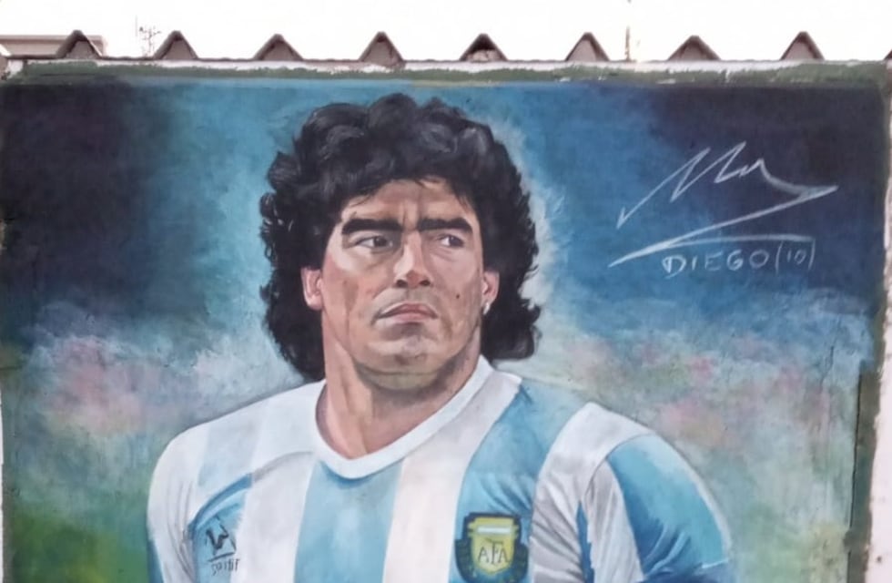 El Trébol Basket Club de El Tío homenajeó con un mural a Diego Maradona a un año de su muerte