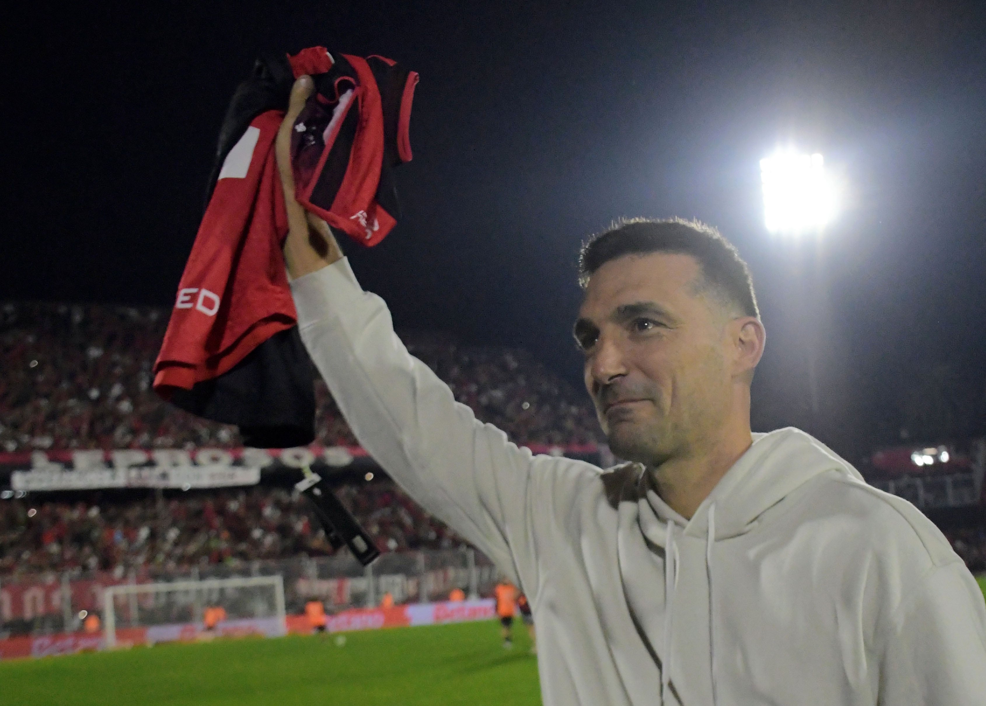 El entrenador de la selección argentina, Lionel Scaloni fue homenajeado por Newell's, el club donde se formó como futbolista. (Fotobaires)