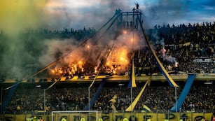 El trapo fue exhibido en la popular vecina al Club Regatas.