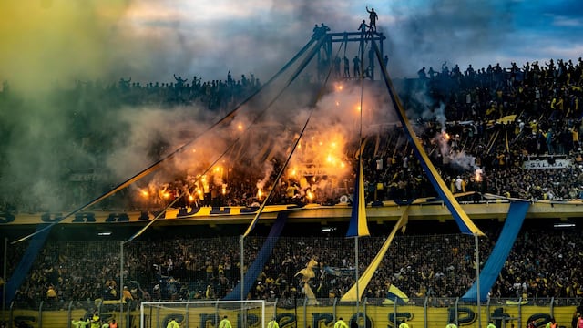 El trapo fue exhibido en la popular vecina al Club Regatas.