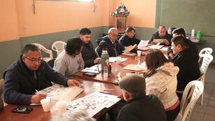 Funcionarios municipales y policiales, referentes de la parroquia San Cayetano y dirigentes vecinales se reunieron para definir detalles de las fiestas patronales de la ciudad.