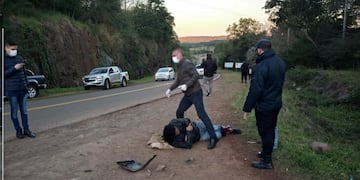 El motociclista sufrió lesiones.