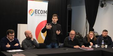 Leonardo VIotti con los presidentes comunales e intendentes de la Gran Rafaela