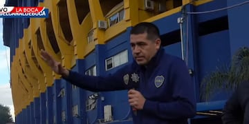 Juan Román Riquelme hablando frente a los hinchas de Boca.