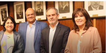 Ing. Sergio Pagani; la vicerrectora, Dra. Mercedes Leal; el secretario de Gobierno de la Municipalidad de San Miguel de Tucumán, el secretario general de la UNT, Lic. José Hugo Saab; y la Lic. Marisa Juárez, del Servicio de Higiene y Seguridad en el Trabajo, de la UNT