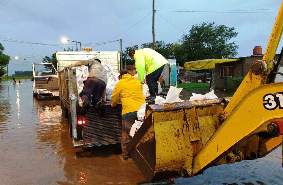 Rutas cortadas, anegamientos y 140 evacuados en localidades santafesinas