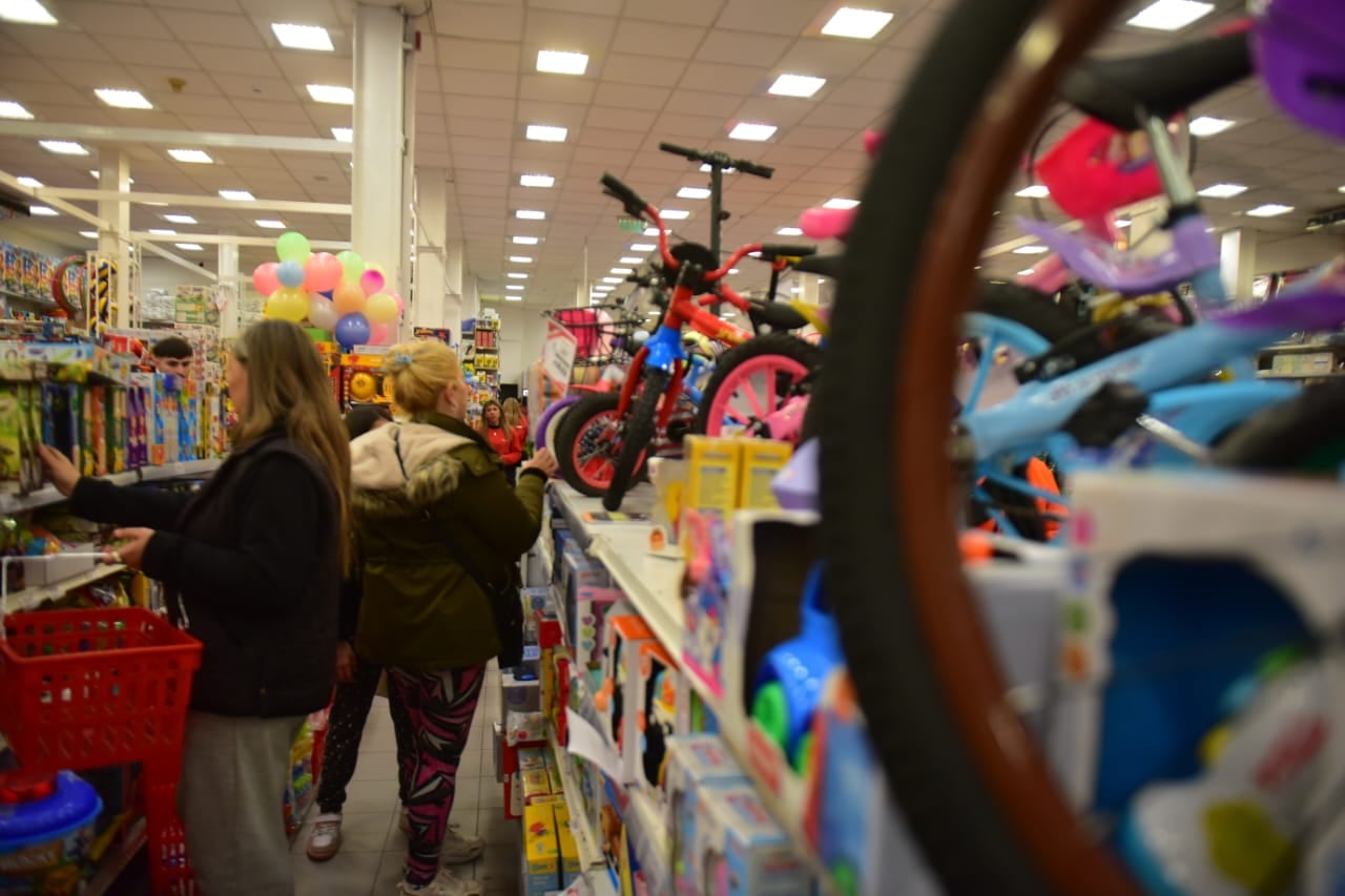 Los comercios en Córdoba esperan repuntar las ventas para el Día de la Niñez. (José Gabriel Hernández / La Voz)
