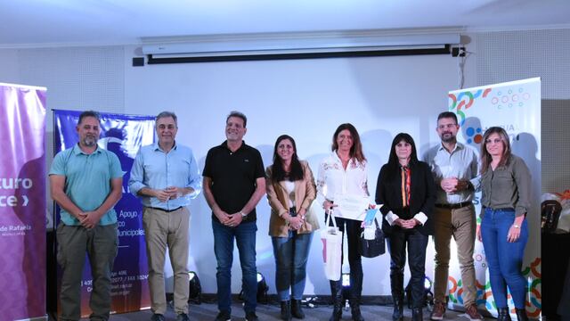 Reconocimiento a la trayectoria a empleados municipales.