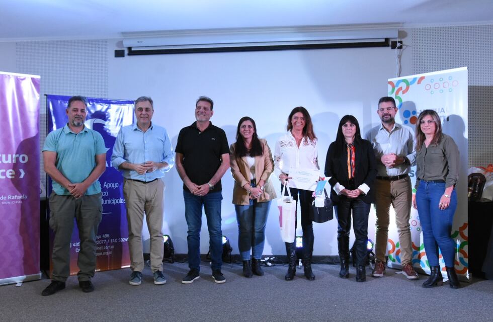 Emotivo reconocimiento a empleados con 25, 35 y 40 años de labor comunal y municipal