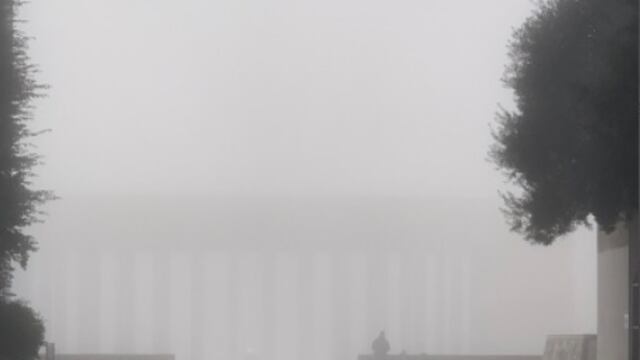 La ciudad amaneció con visibilidad nula y altísima humedad.