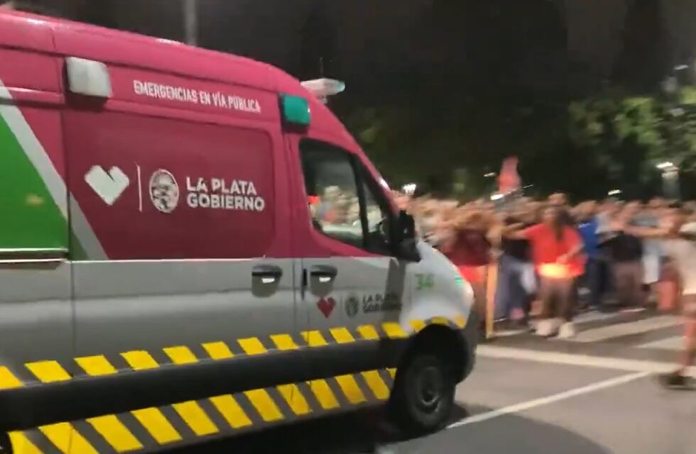 Un jubilado sufrió un paro cardíaco y murió durante la convocatoria en rechazo al DNU de Milei