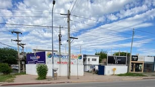 Los ladrones ingresaron al predio y sustrajeron dinero, vehículos y mercadería.