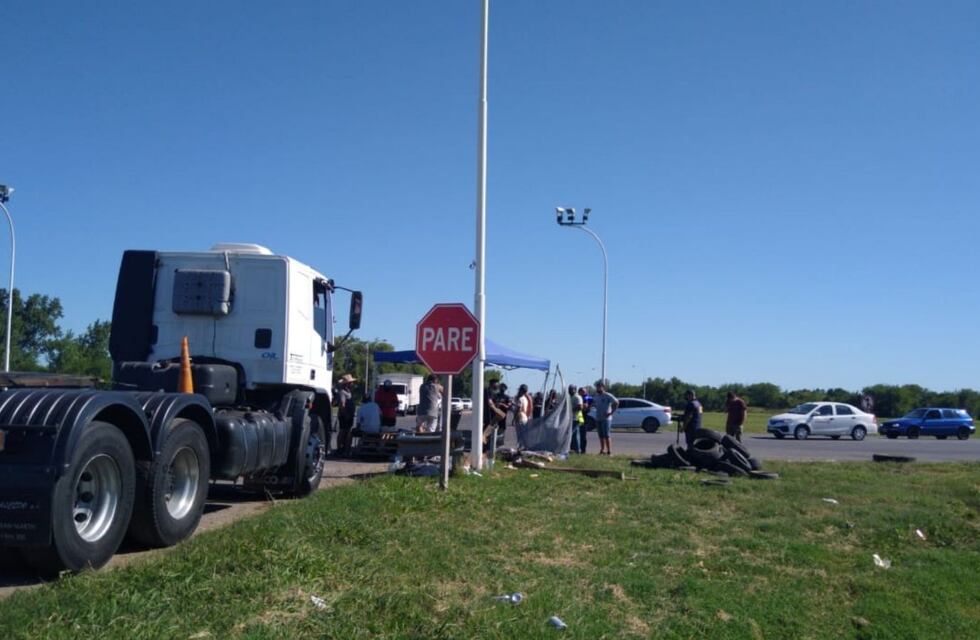 Liberan el retén de transportistas y Gobierno santafesino asegura terminar con los cortes