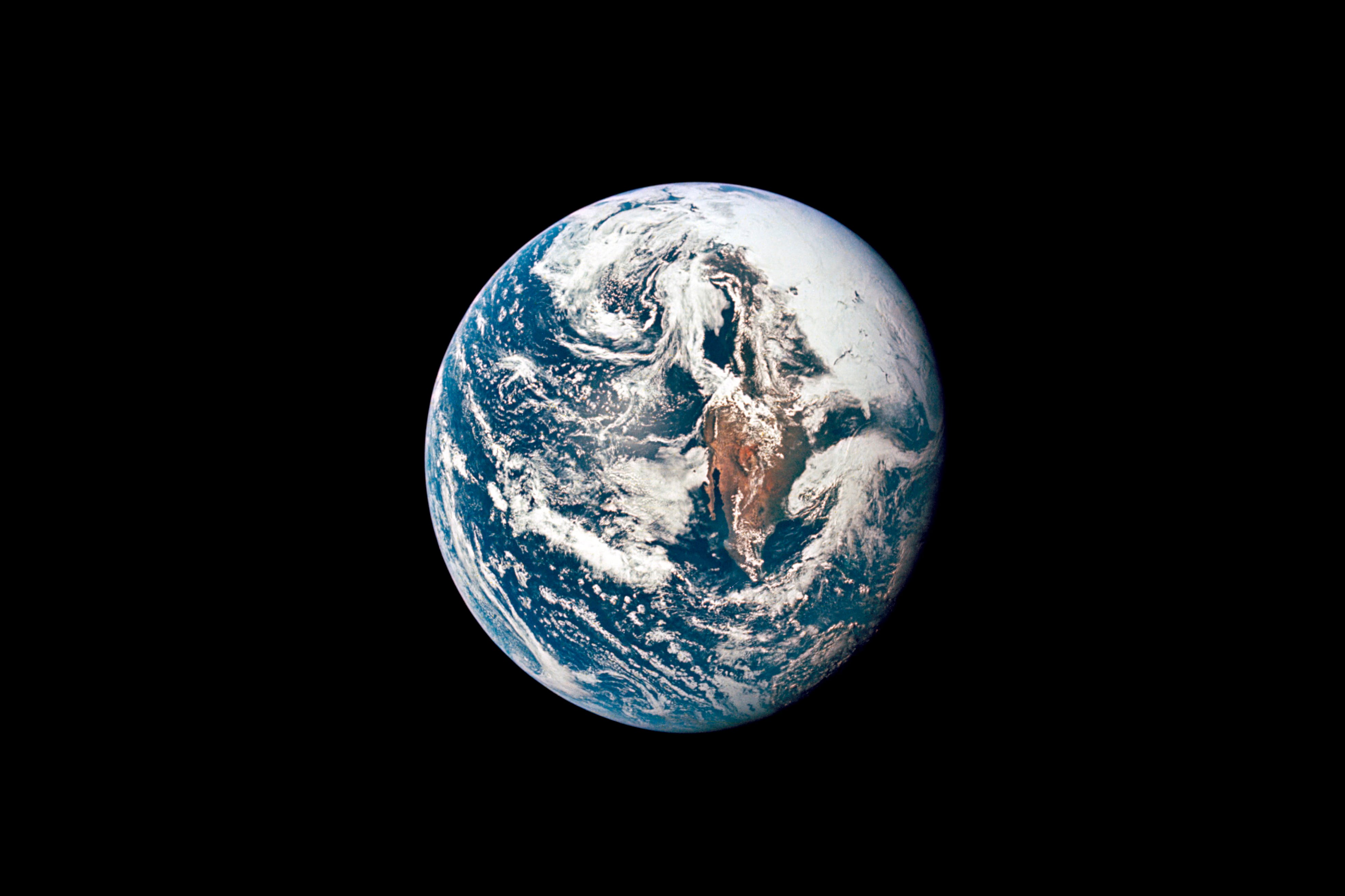 ARCHIVO - Esta foto del 18 de mayo de 1969 proporcionada por la NASA muestra la Tierra, fotografiada desde la nave espacial Apolo 10 durante su viaje hacia la Luna. (NASA vía AP)