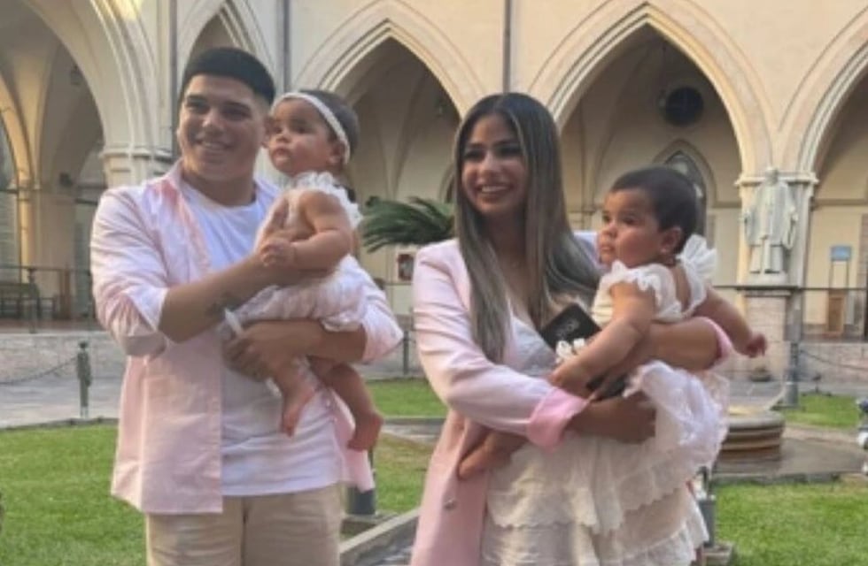 Así fue el bautismo de las gemelas de Daniela Celis y Thiago Medina: ceremonia en Luján y exparticipantes de  Gran Hermano