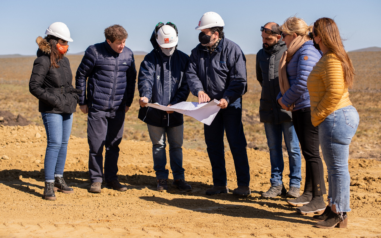 Melella recorrió la obra de la estación compresora de gas de Cabo Domingo