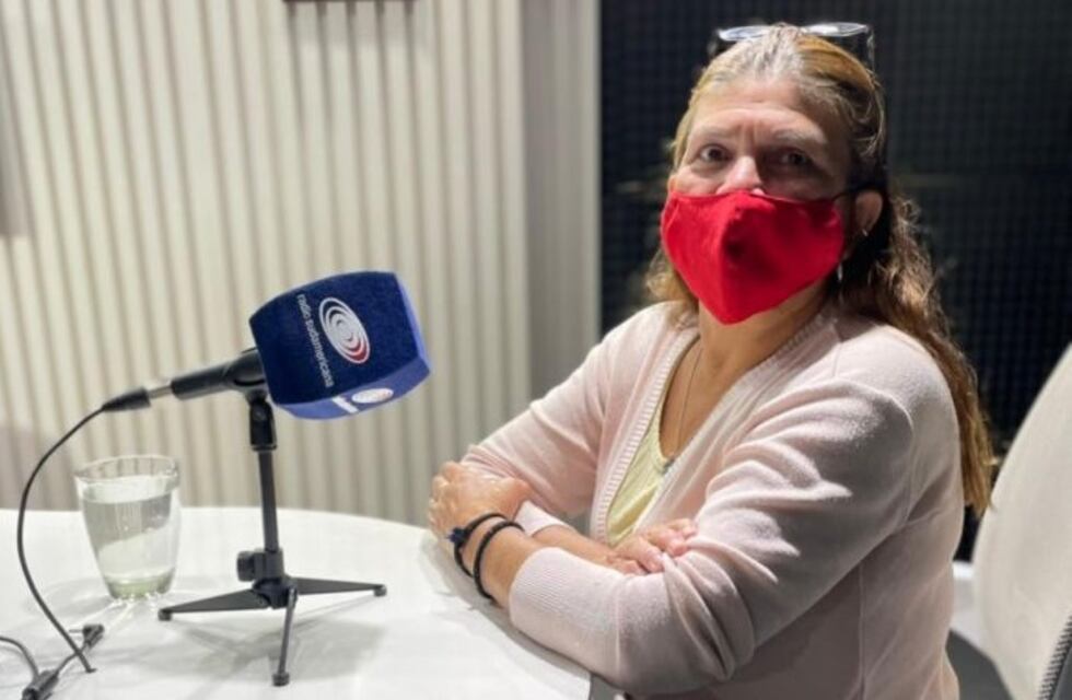 Un ladrón la arrojó contra un camión, perdió la pierna y vende comida para poder comprarse una prótesis