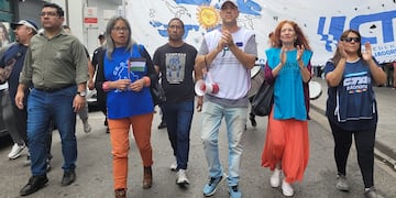 Los principales dirigentes que encabezan el espacio sindical denominado Intergremial, en la marcha de este jueves en Jujuy.