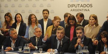 Cornejo, Juez, Negri, Ritondo y Reyes durante la conferencia de prensa en el Salón Delia Parodi (Foto: Federico López Claro)