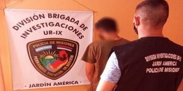 Terminó detenido por atacar a su vecino con un arma blanca en Jardín América.