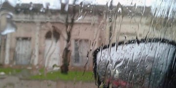 El Río Paraná presentó un descenso del nivel del agua, pero se espera una nueva ola.
