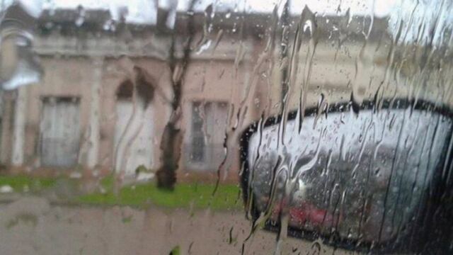 El Río Paraná presentó un descenso del nivel del agua, pero se espera una nueva ola.