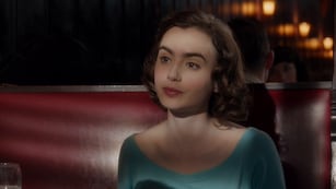 Lily Collins protagoniza Las reglas no aplican.