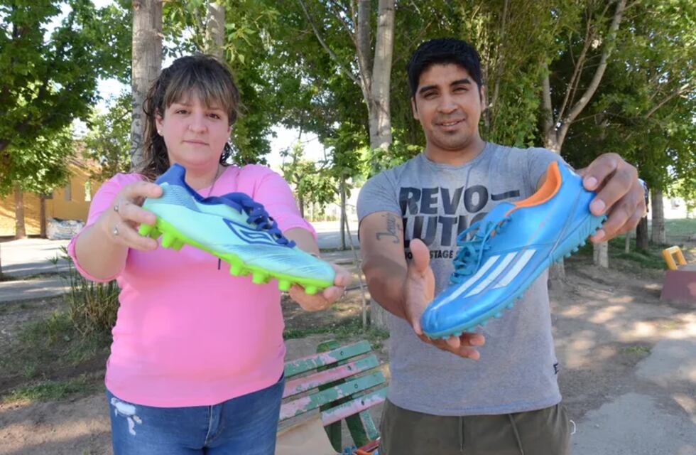 Conocé el proyecto “Botines mágicos” que junta, restaura y dona zapatillas de fútbol a quienes los necesitan