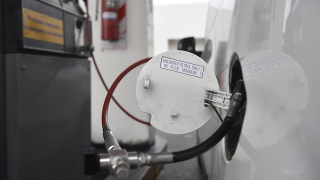 YPF y Shell subieron sus precios por la mañana. Por la tarde lo hará el resto de las marcas.