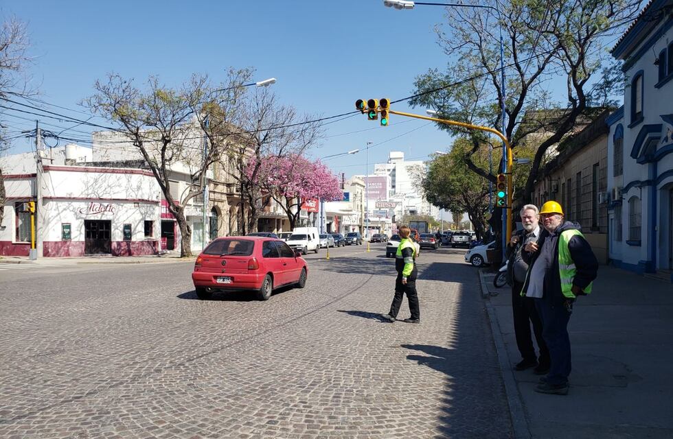 “Sintonía fina” en los nuevos semáforos de Bv. Santa Fe