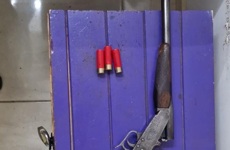 Se hartó de la música de su vecina y la amenazó con una escopeta en Córdoba