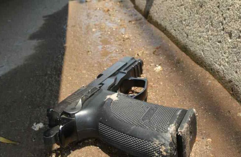 Chocaron después de robar una mochila y los atraparon