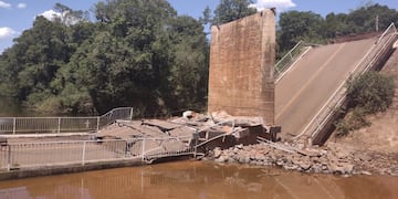 Se derrumbó el puente del Arroyo Pindayti en Alba Posse.