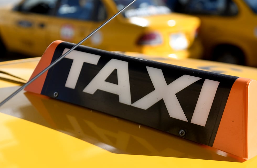 Córdoba: grabó a un taxista trabajando con Uber y todo terminó a los golpes